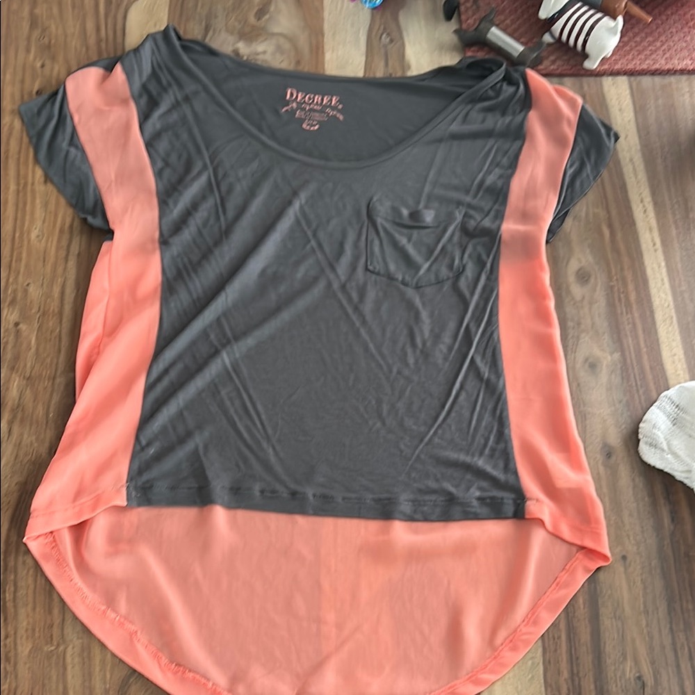 Decree Charcoal and Coral Short Sleeve Top